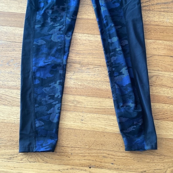 Spanx Sara Blakely Booty Boost Active Printed Leggings SZ Small Purple Geo Camo - Picture 5 of 14